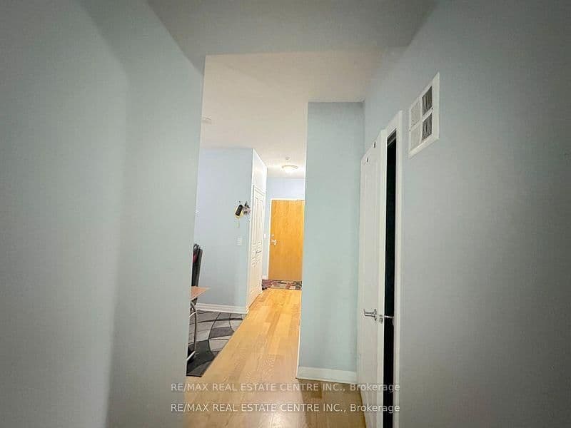 3939 Duke Of York Boulevard, Unit 301 thumbnail 4