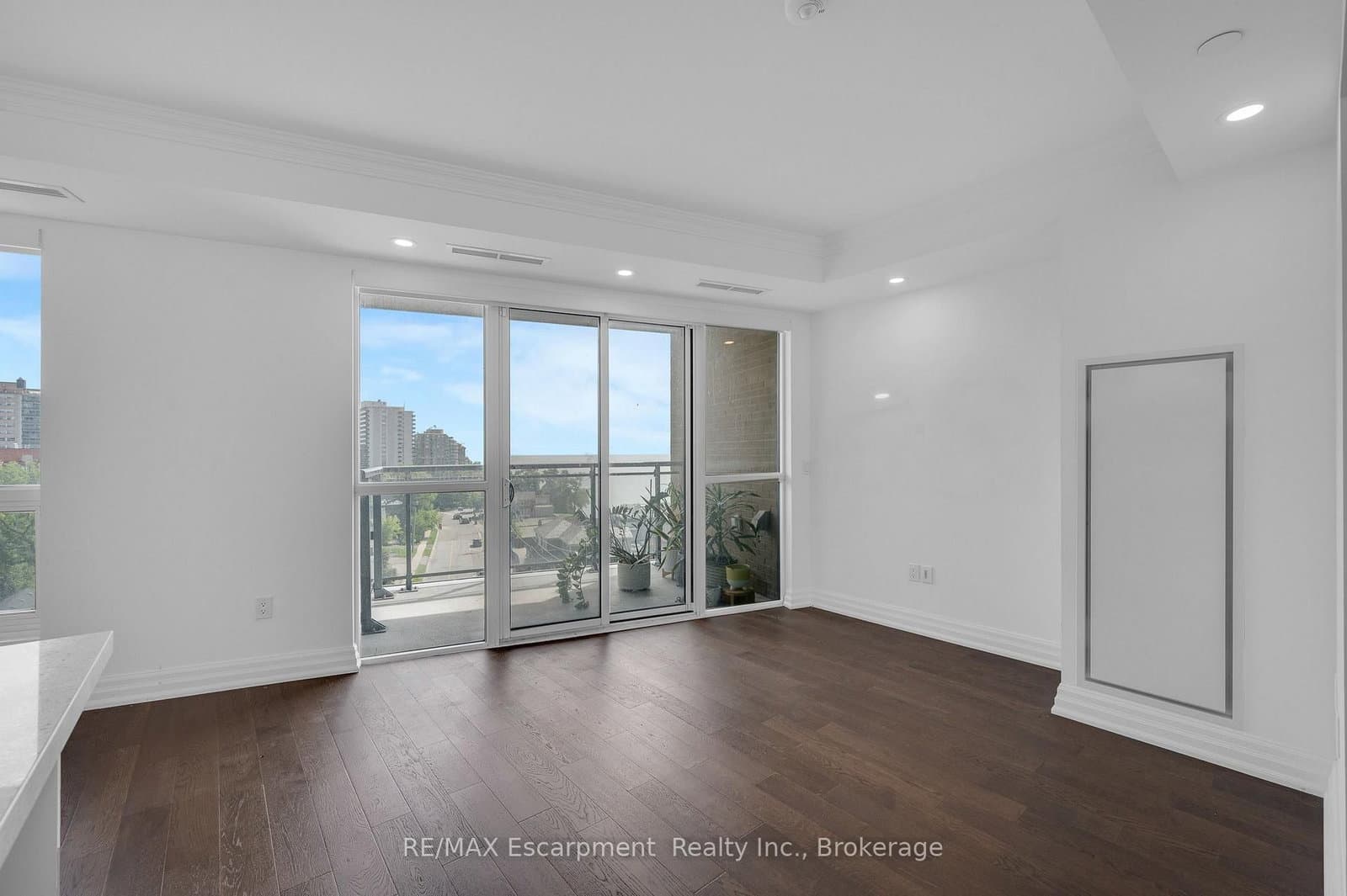 2060 Lakeshore Road, Unit 605 thumbnail 11