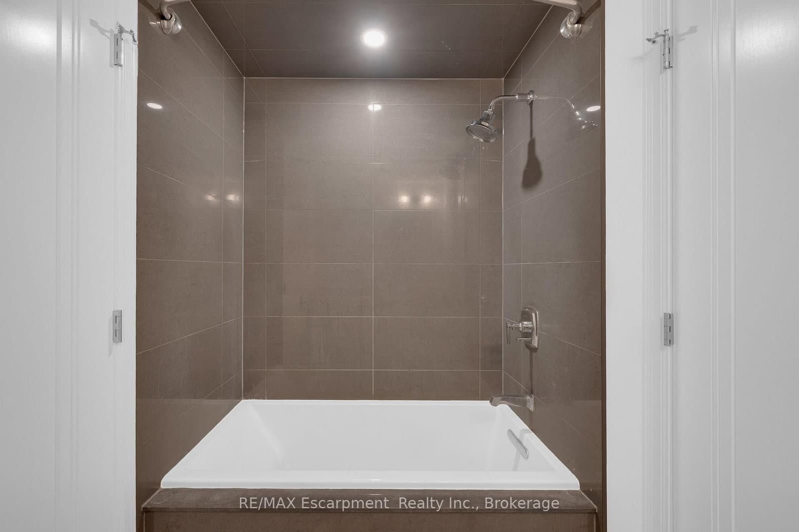 2060 Lakeshore Road, Unit 605 thumbnail 21