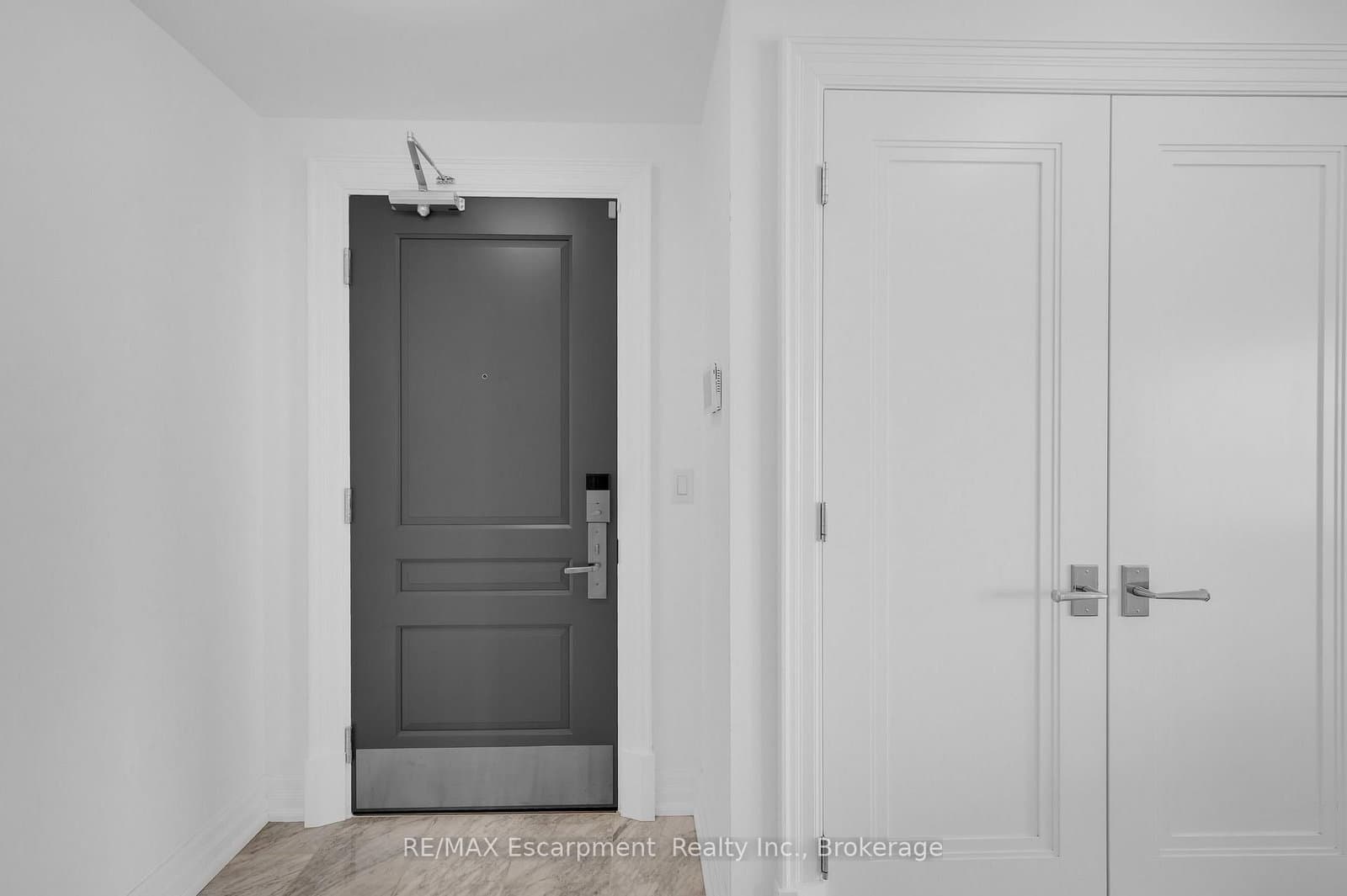 2060 Lakeshore Road, Unit 605 thumbnail 4