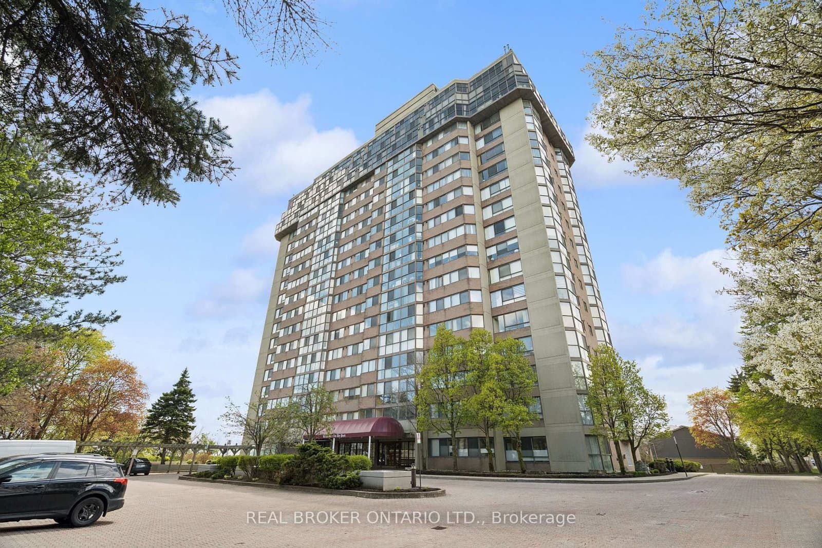 #503 - 880 Dundas Street W