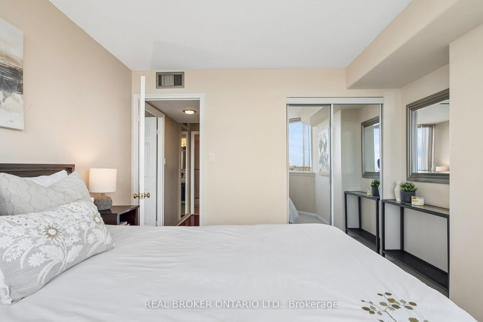 880 Dundas Street W, Unit 503 thumbnail 23