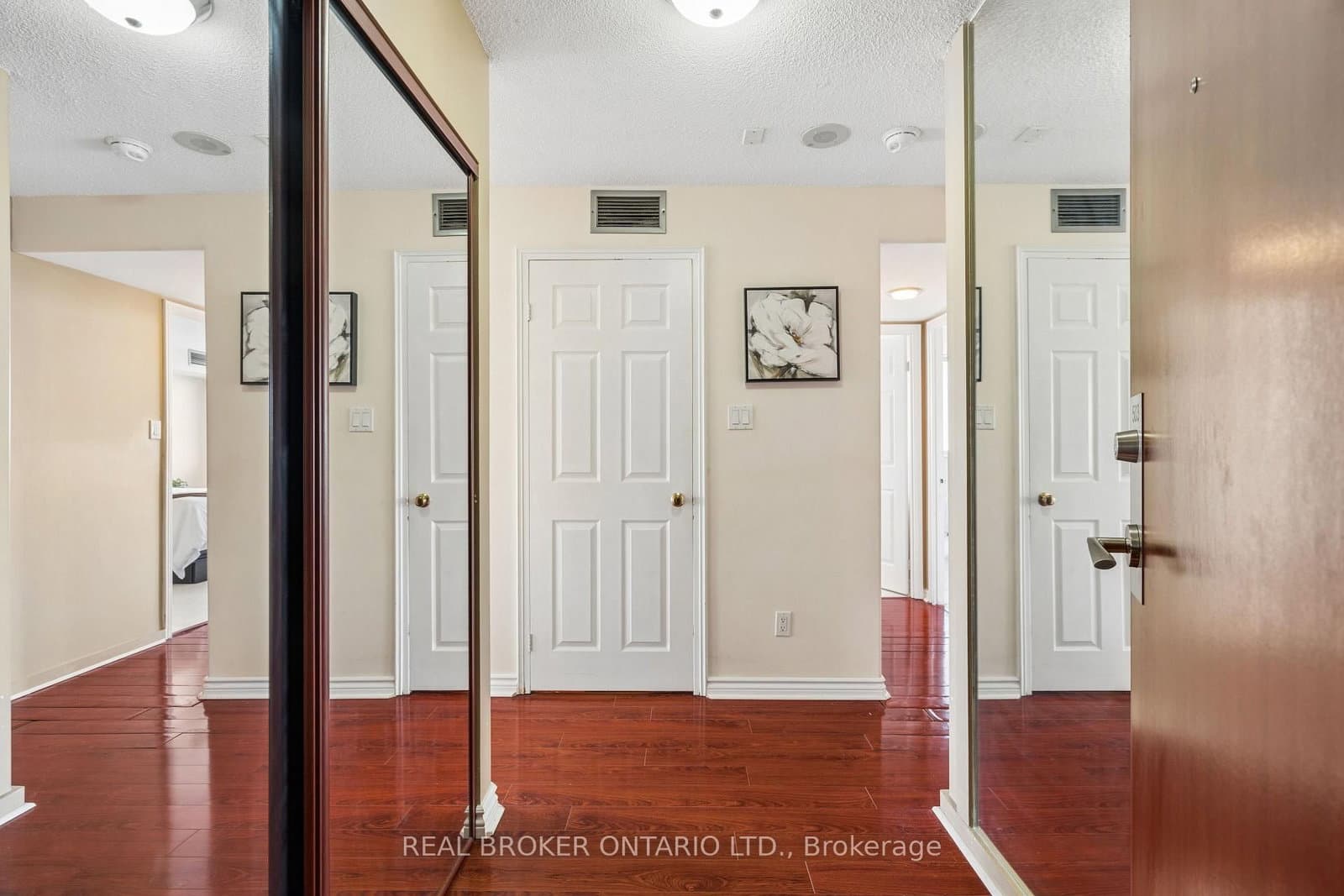 880 Dundas Street W, Unit 503 thumbnail 4
