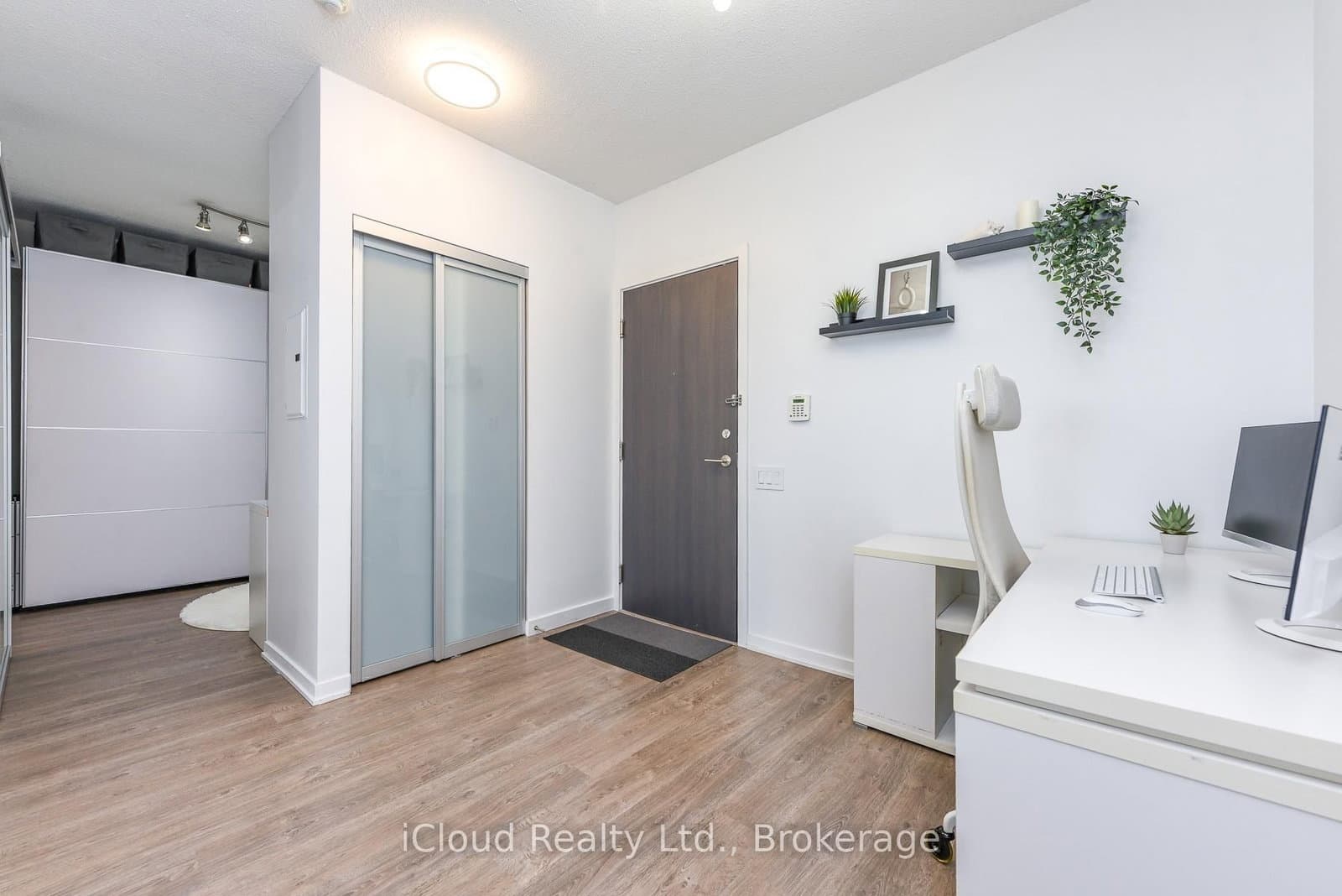 103 The Queensway, Unit 1303 thumbnail 10