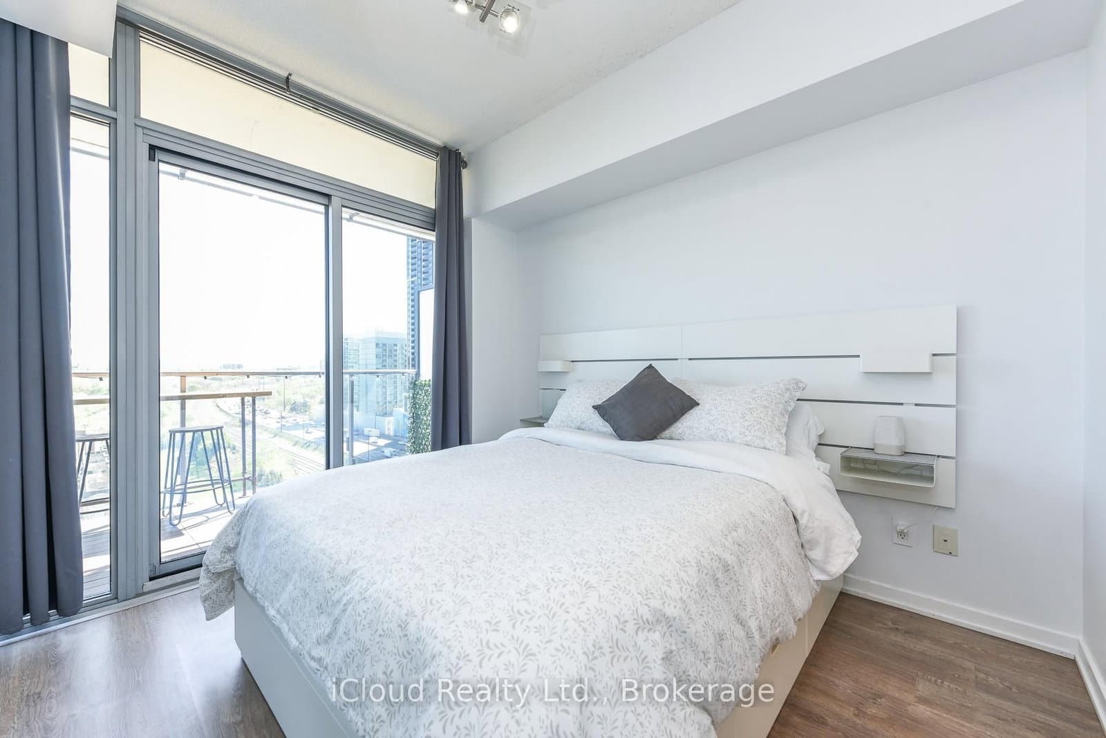 103 The Queensway, Unit 1303 thumbnail 17