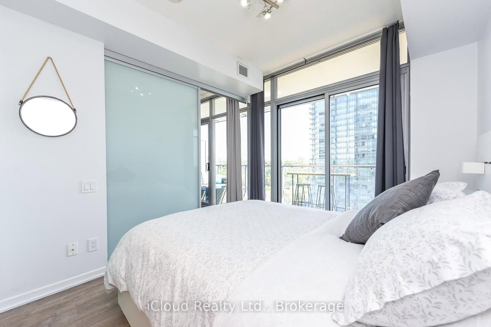 103 The Queensway, Unit 1303 thumbnail 18