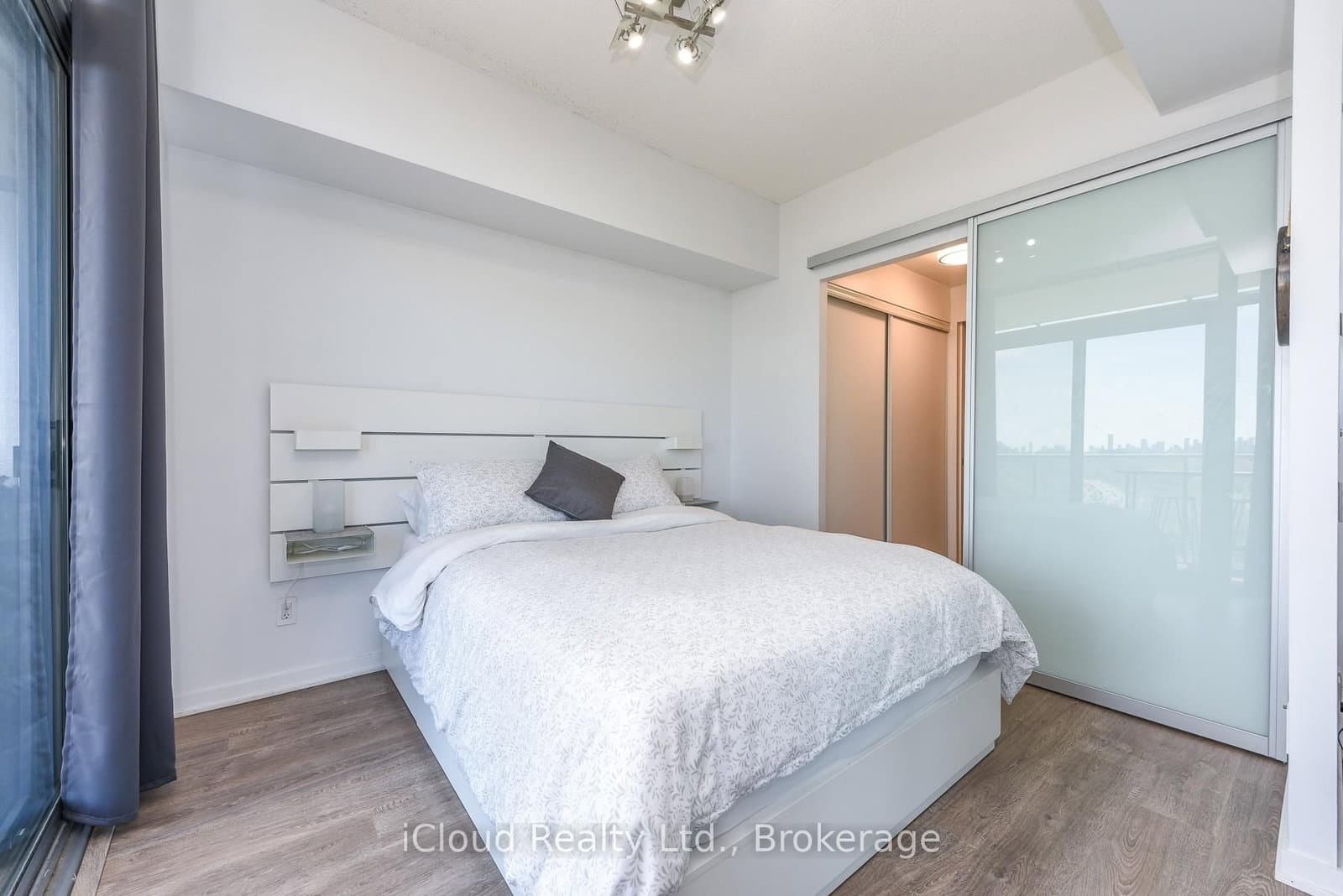 103 The Queensway, Unit 1303 thumbnail 19