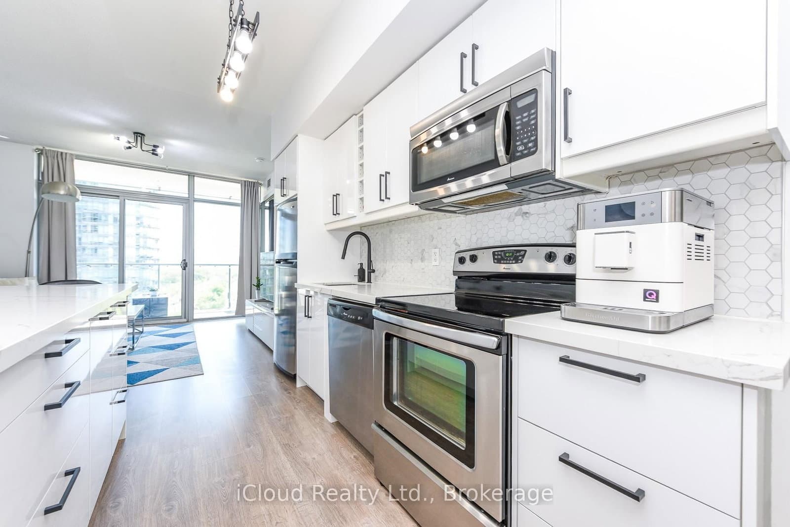 103 The Queensway, Unit 1303 thumbnail 2