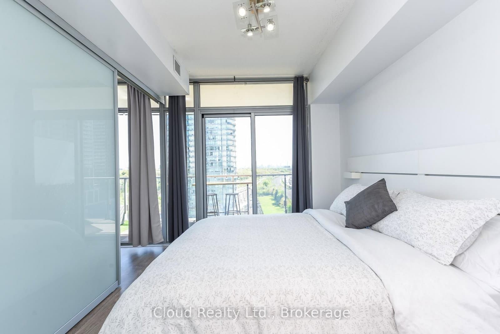 103 The Queensway, Unit 1303 thumbnail 20