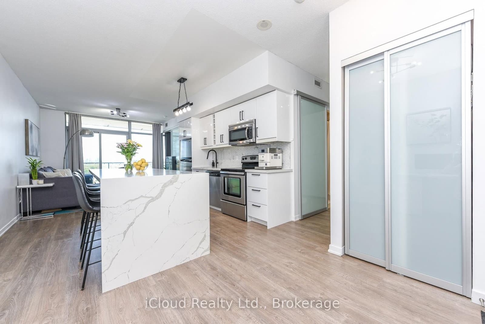 103 The Queensway, Unit 1303 thumbnail 4