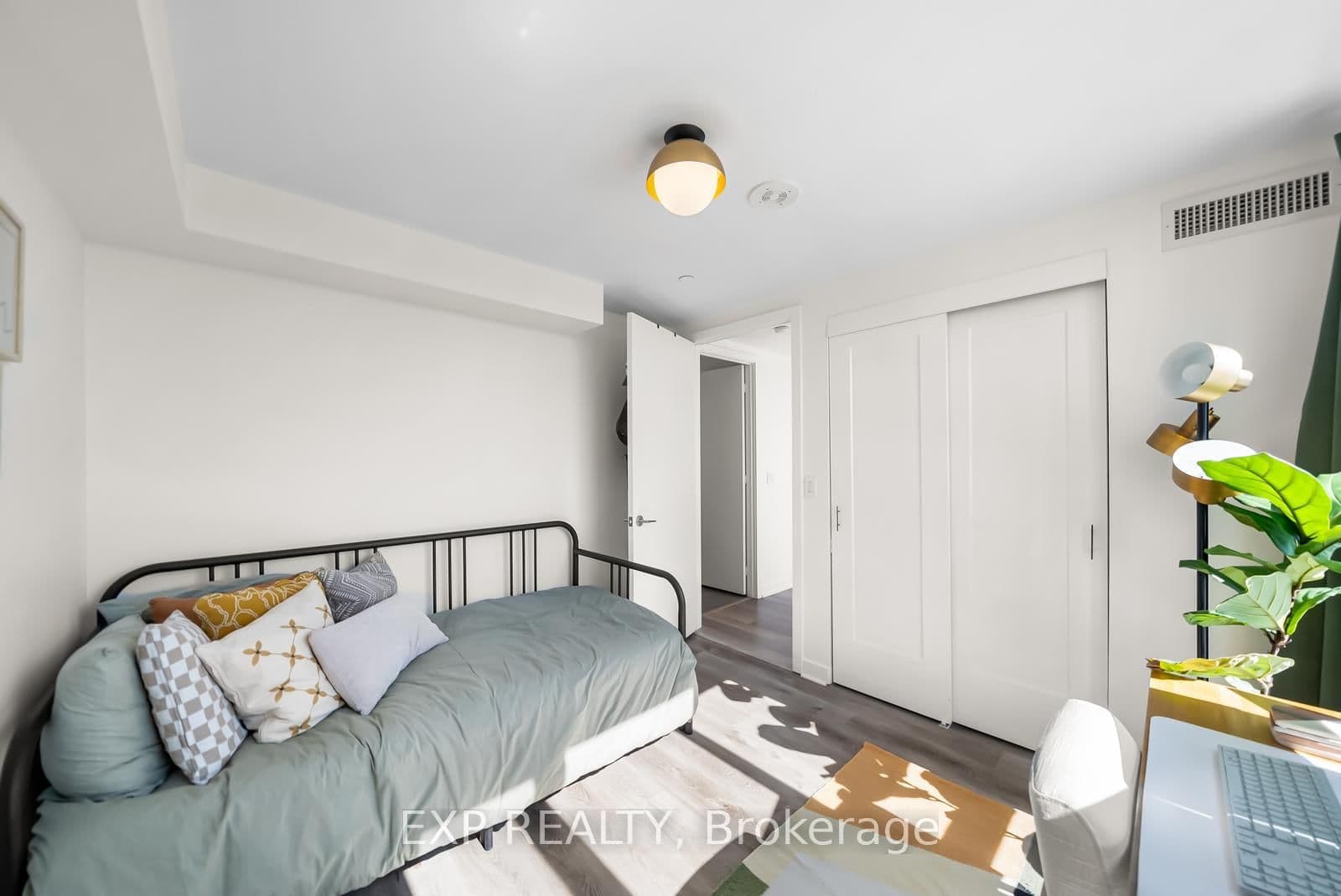 16 Mcadam Avenue, Unit 705 thumbnail 27