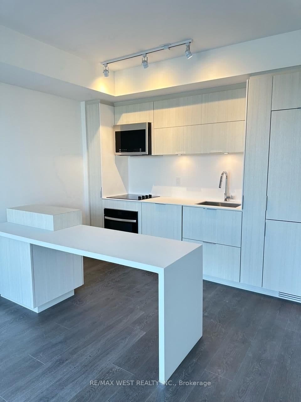 370 Martha Street, Unit 701 thumbnail 3