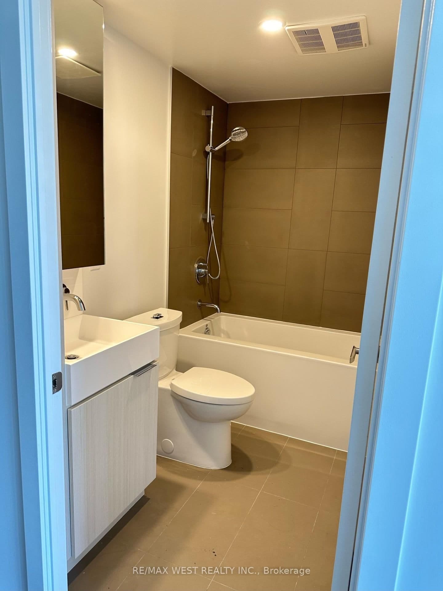 370 Martha Street, Unit 701 thumbnail 8