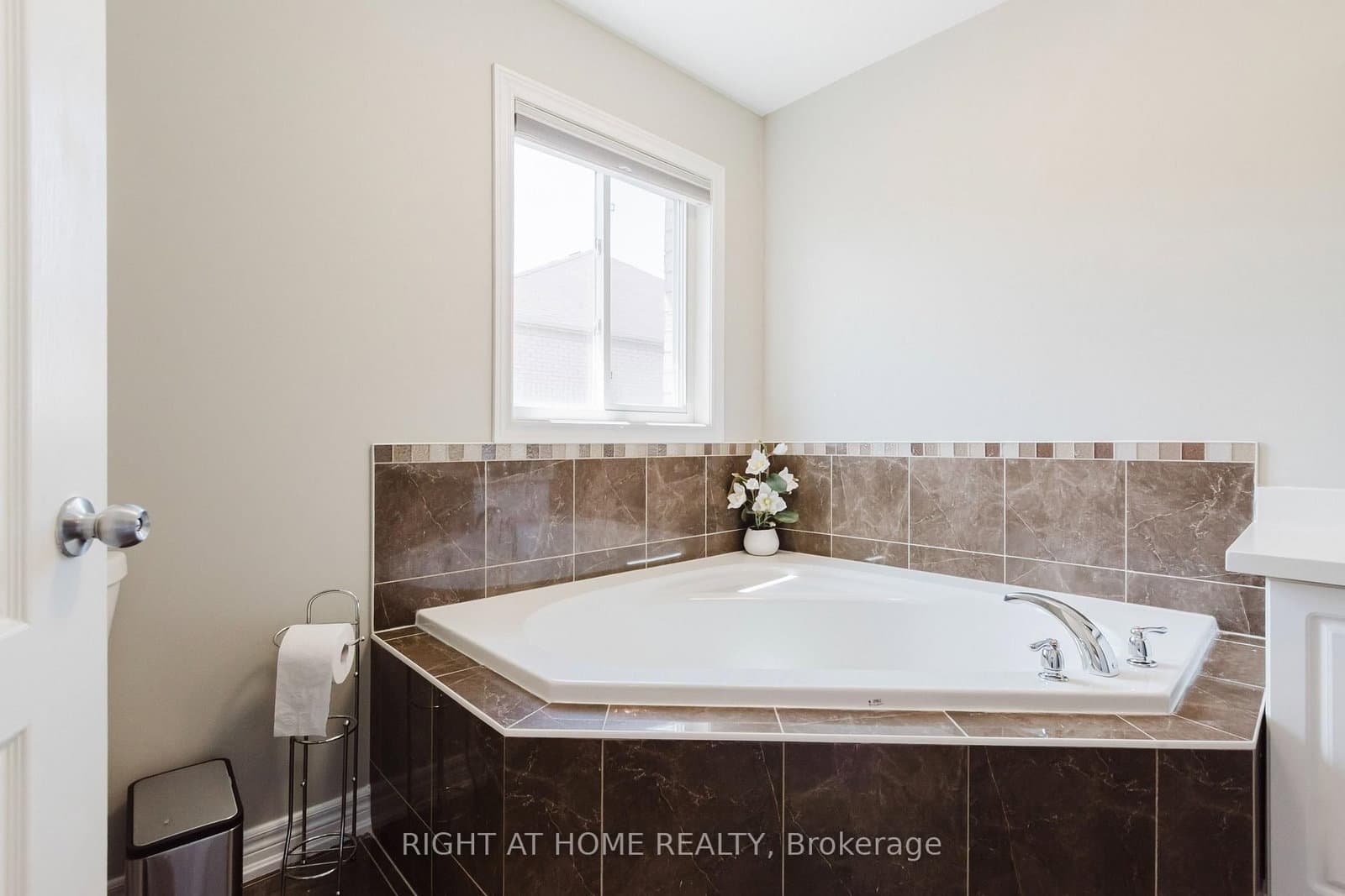 5294 Roadside Way thumbnail 34