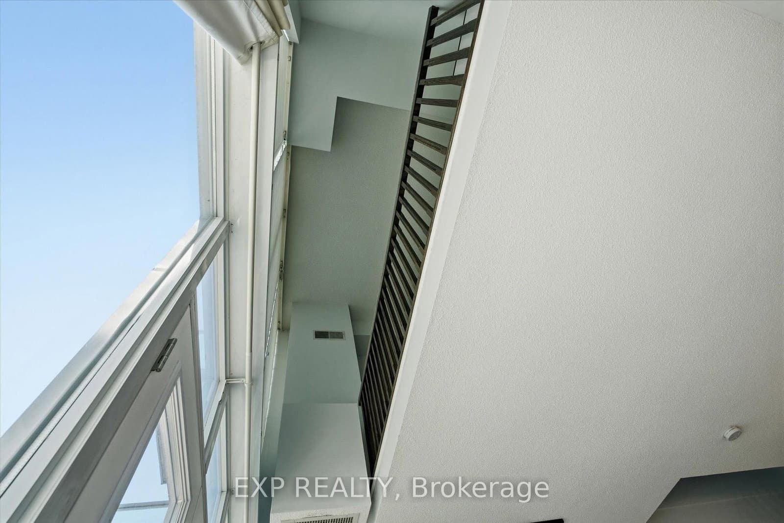 3391 Bloor Street W, Unit 221 thumbnail 18