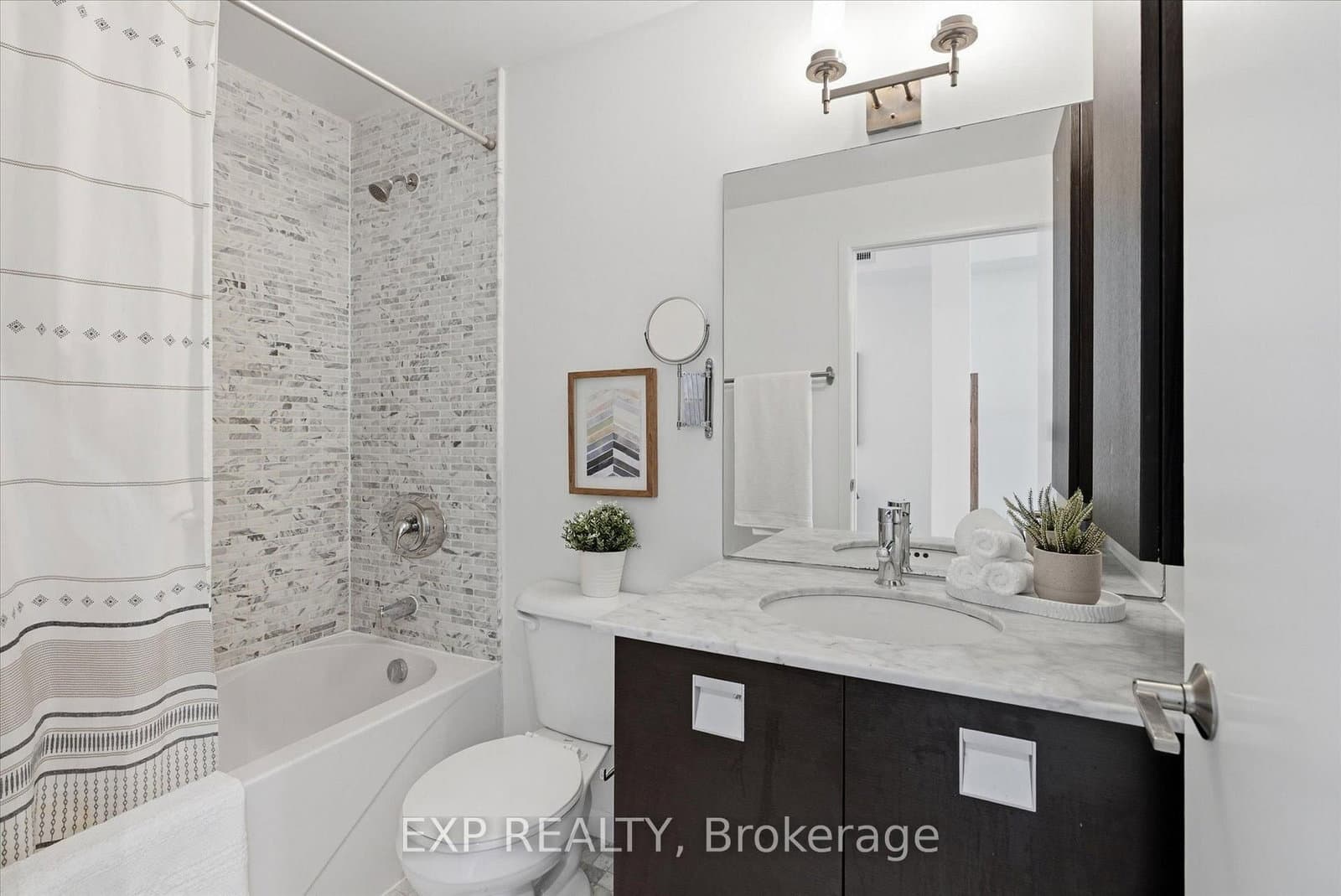 3391 Bloor Street W, Unit 221 thumbnail 28