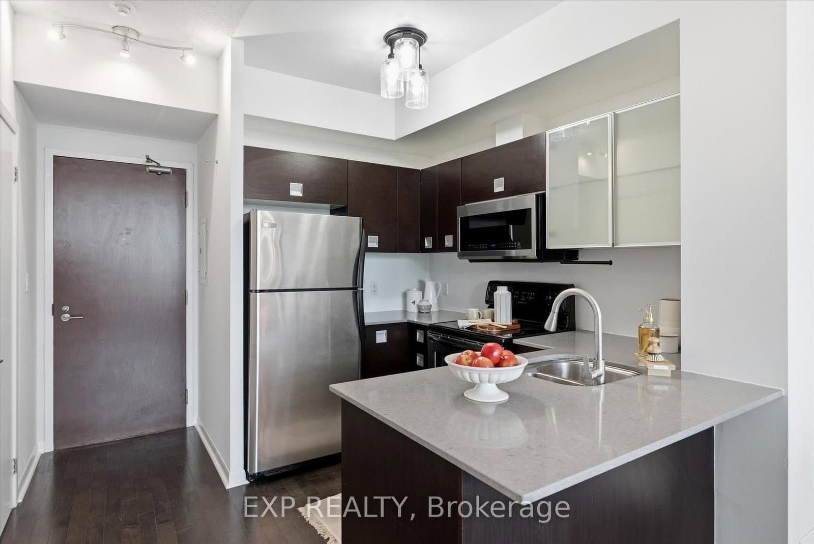 3391 Bloor Street W, Unit 221 thumbnail 6