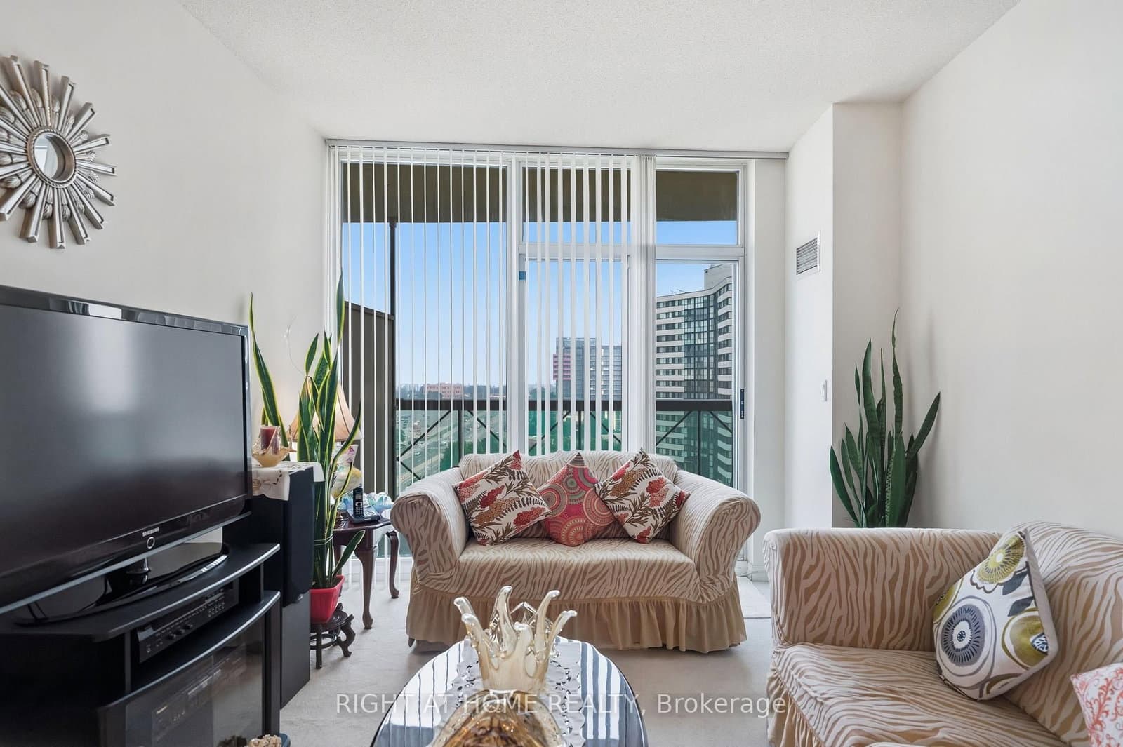 1359 E Rathburn Road E, Unit 1007 thumbnail 12
