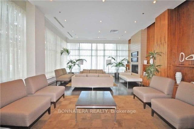 33 Elm Drive, Unit 1506 thumbnail 10