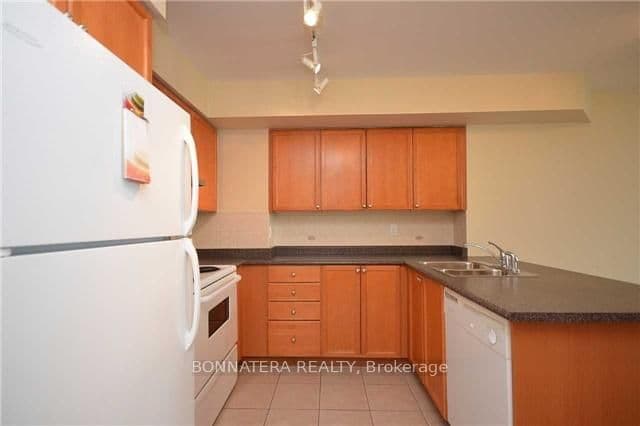 33 Elm Drive, Unit 1506 thumbnail 12