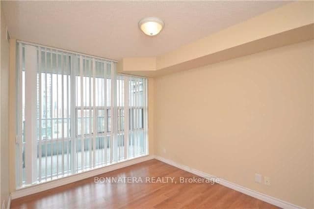 33 Elm Drive, Unit 1506 thumbnail 14