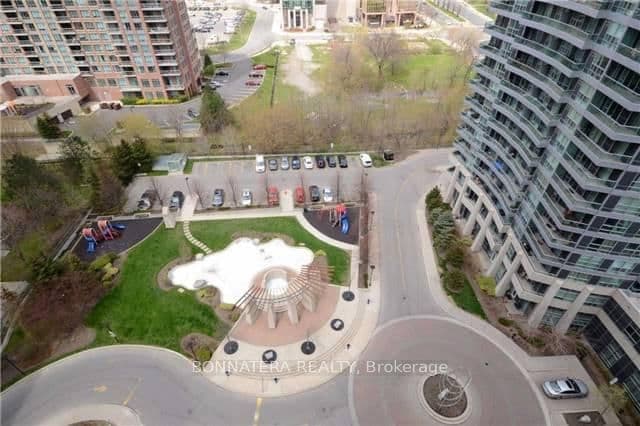 33 Elm Drive, Unit 1506 thumbnail 20
