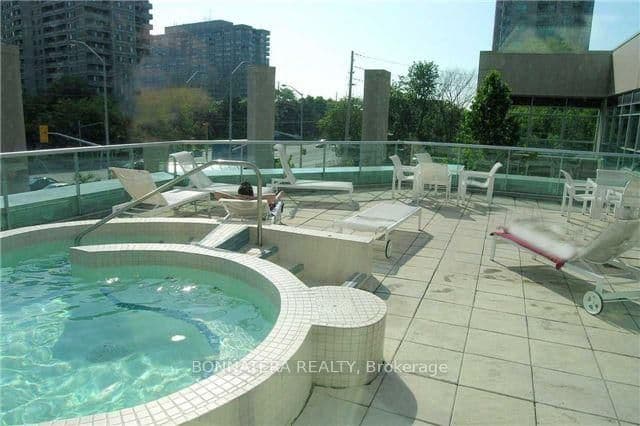33 Elm Drive, Unit 1506 thumbnail 23