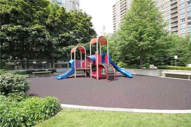 33 Elm Drive, Unit 1506 thumbnail 26