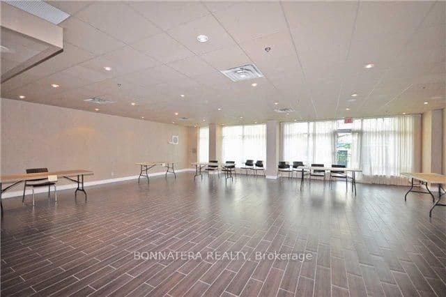 33 Elm Drive, Unit 1506 thumbnail 9