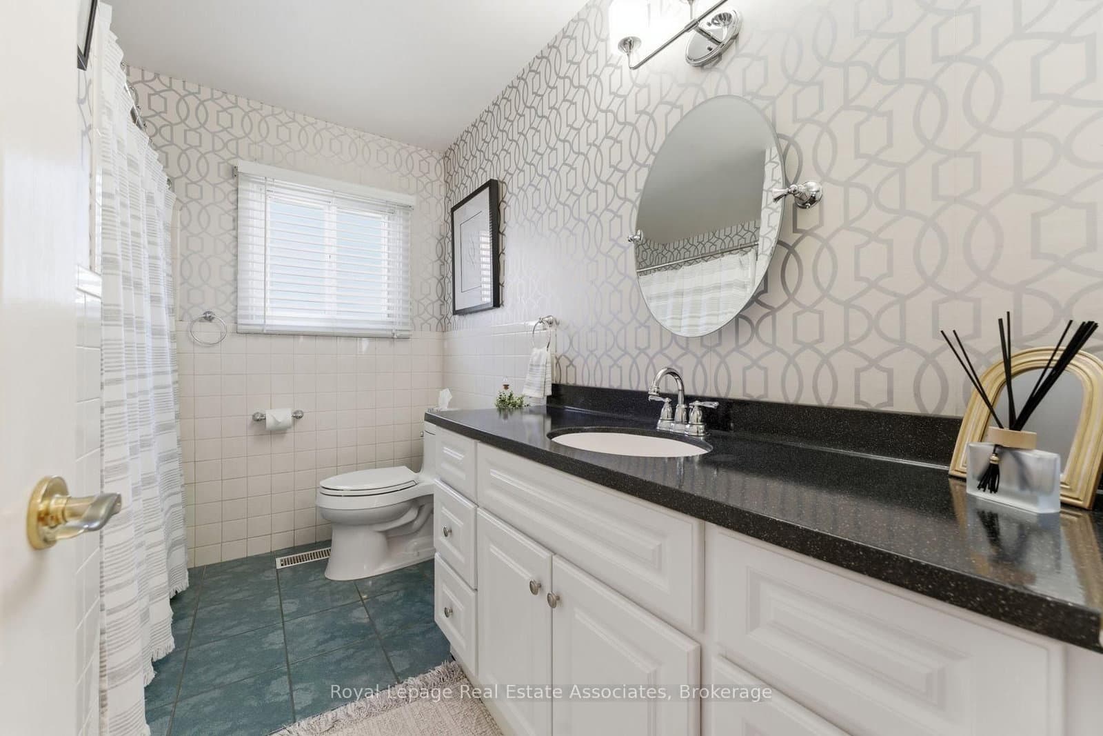 1069 Alexandra Avenue thumbnail 18