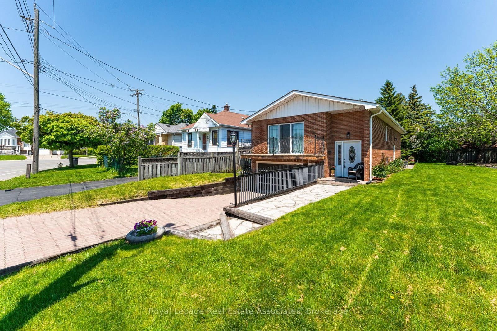 1069 Alexandra Avenue thumbnail 2