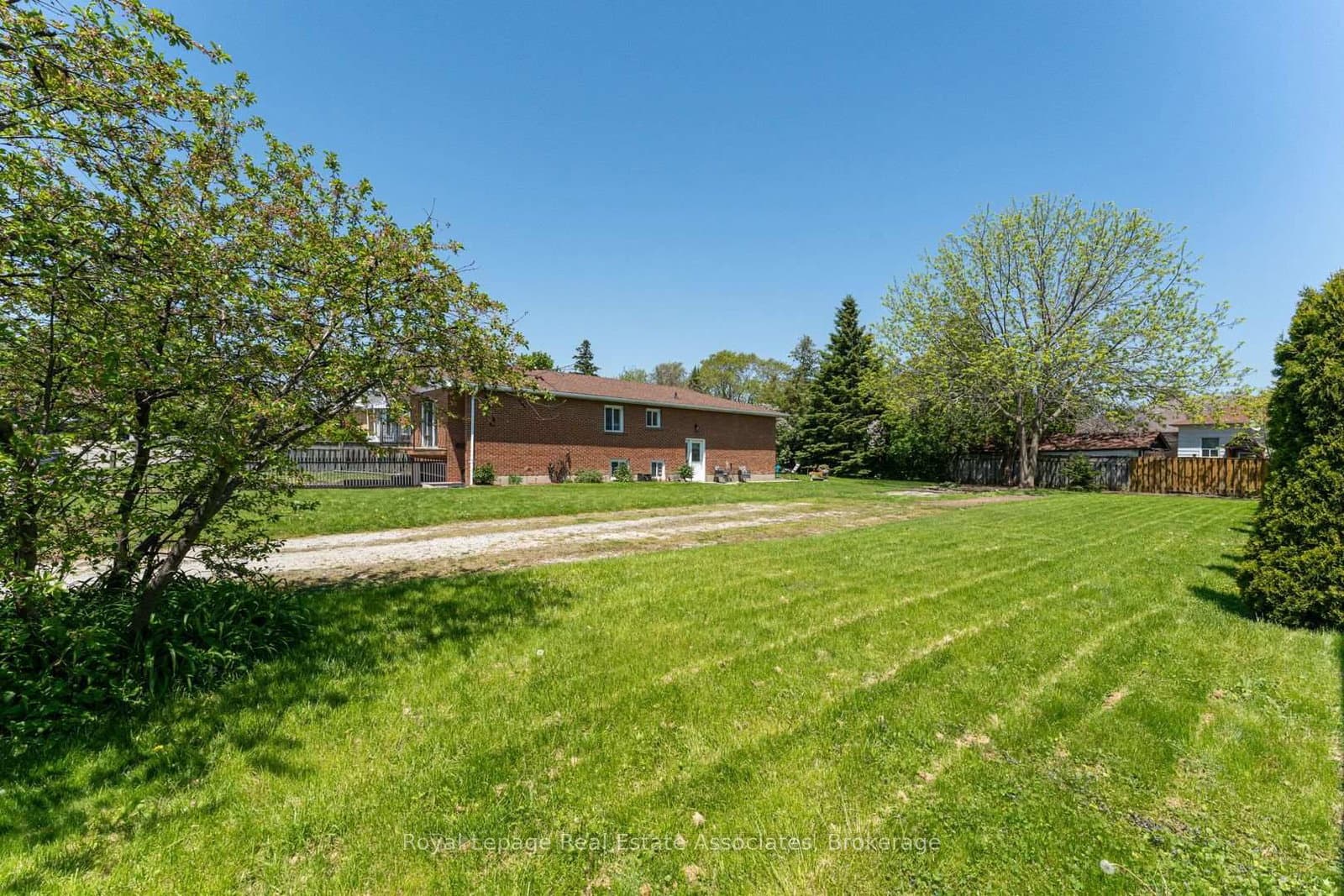 1069 Alexandra Avenue thumbnail 34