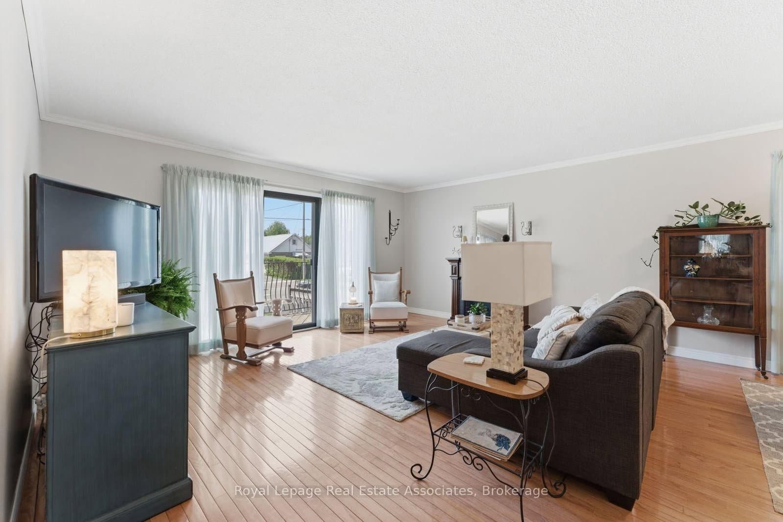 1069 Alexandra Avenue thumbnail 4