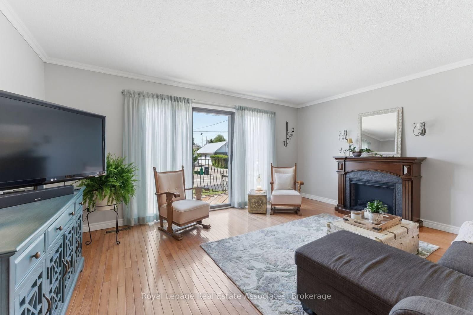 1069 Alexandra Avenue thumbnail 5