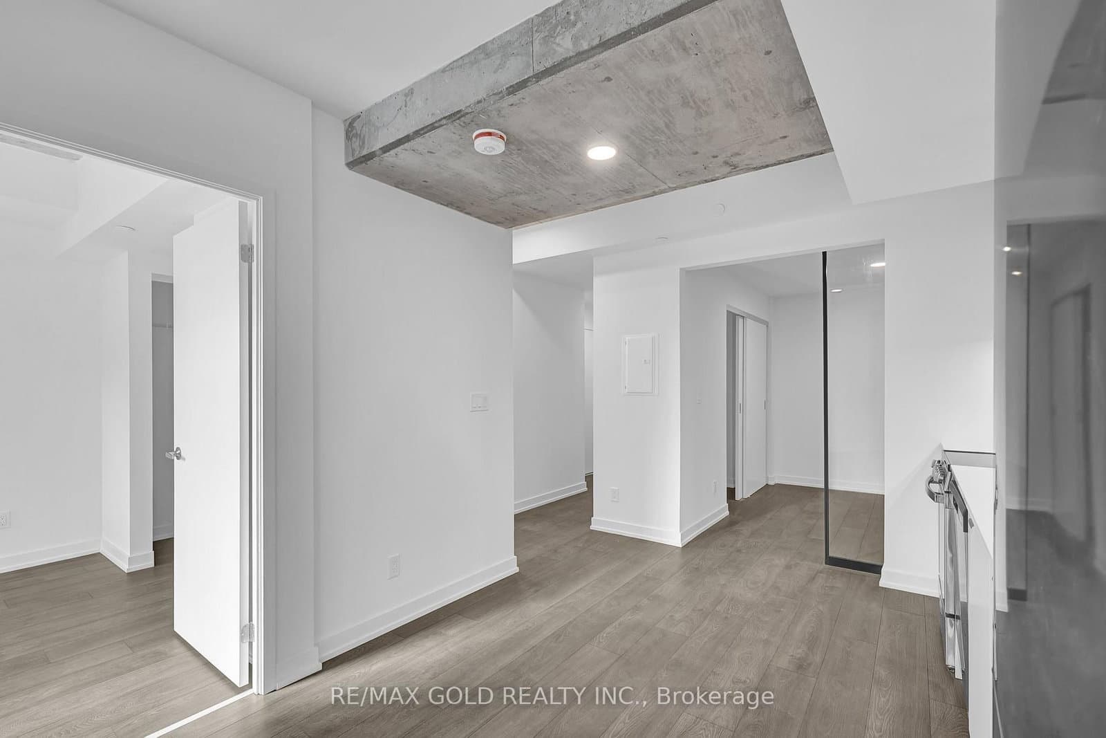 57 Brock Avenue, Unit 211 thumbnail 6