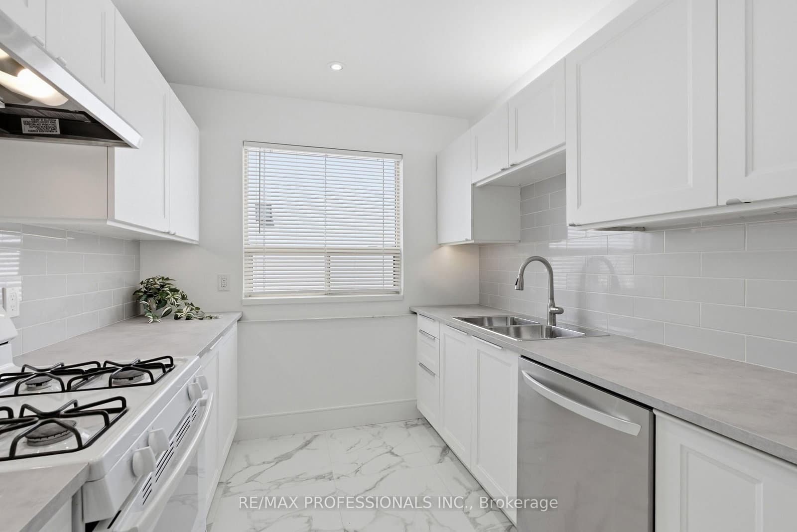105 Cavell Avenue thumbnail 16