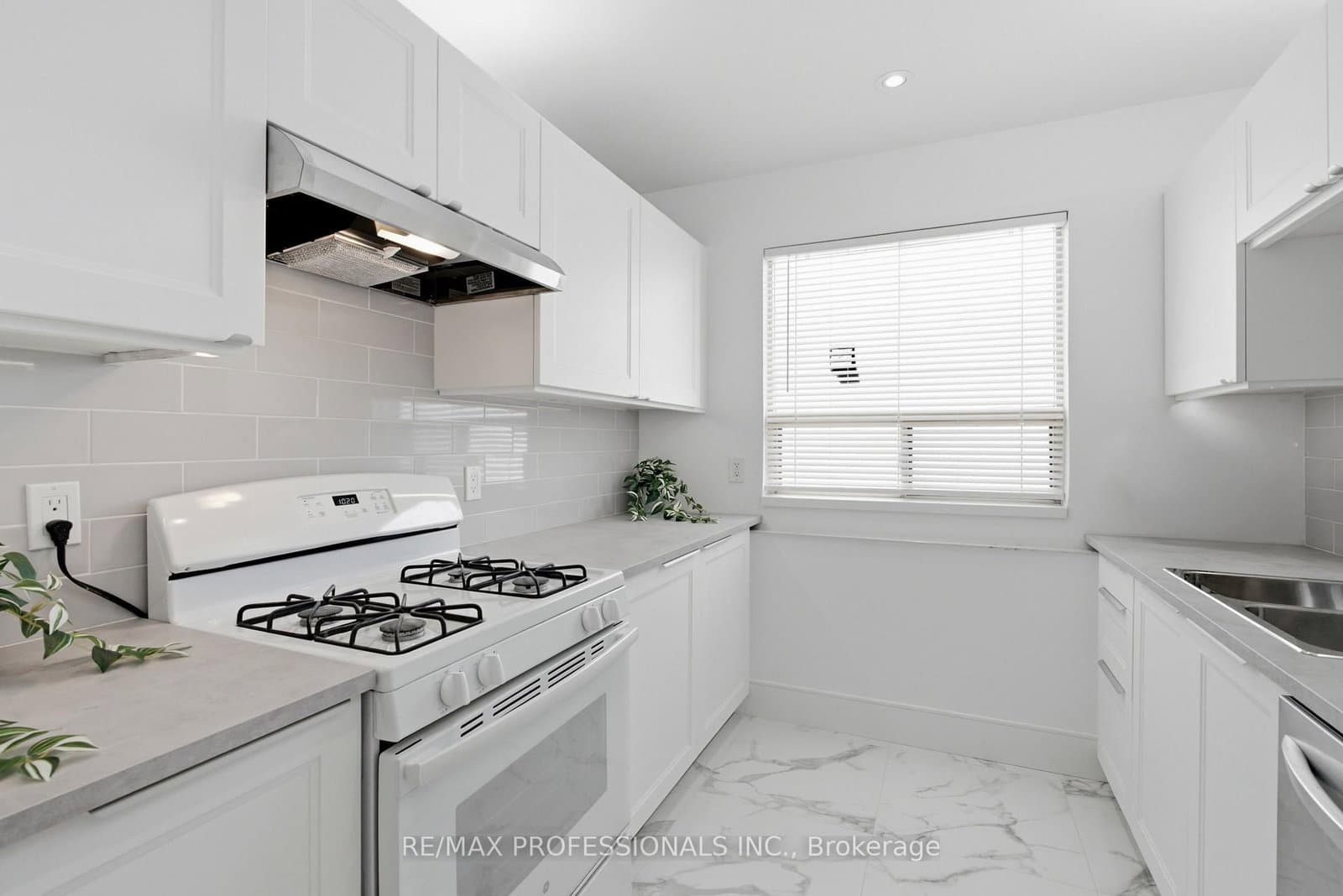 105 Cavell Avenue thumbnail 17