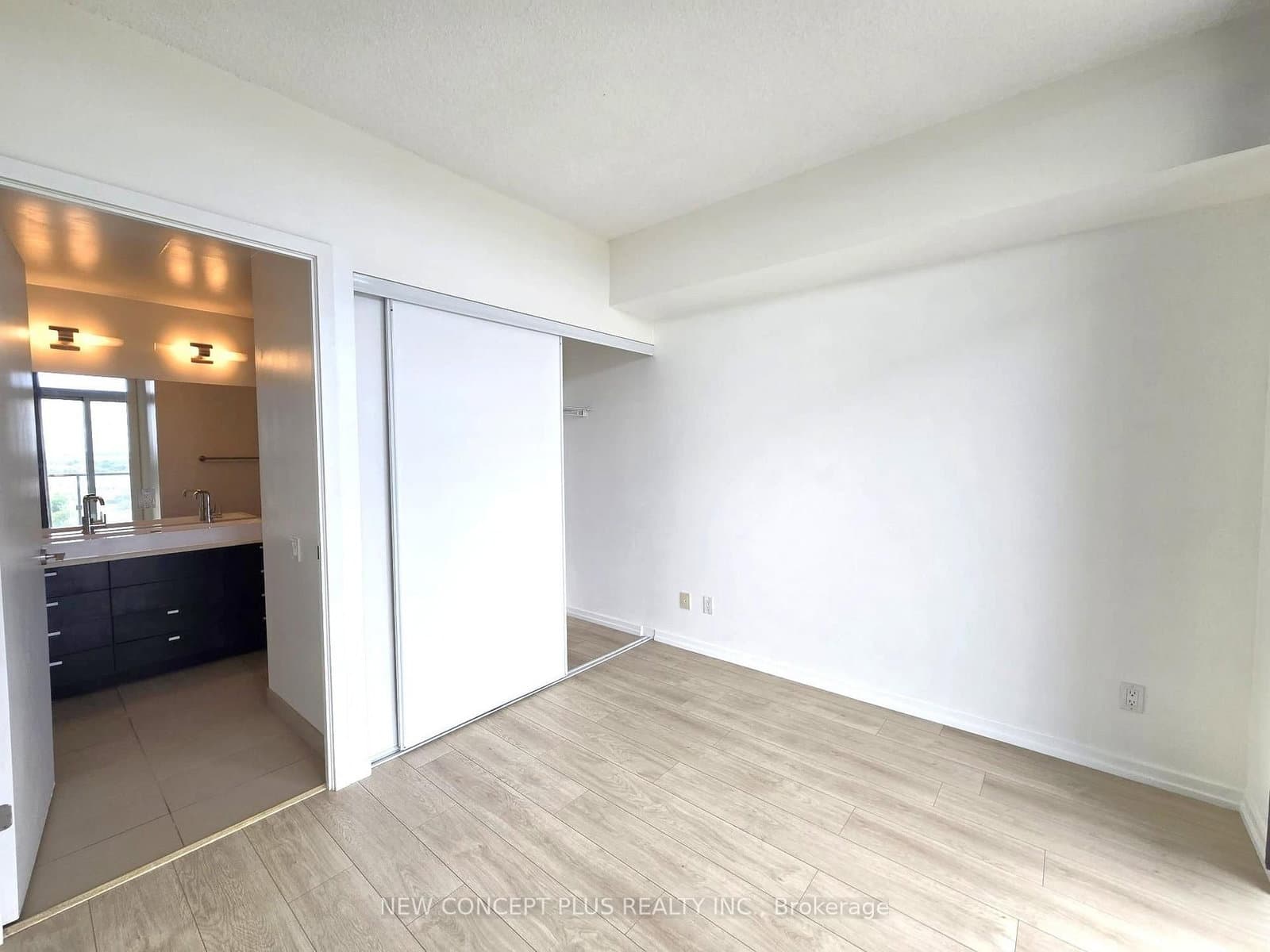 105 The Queensway, Unit 2205 thumbnail 3