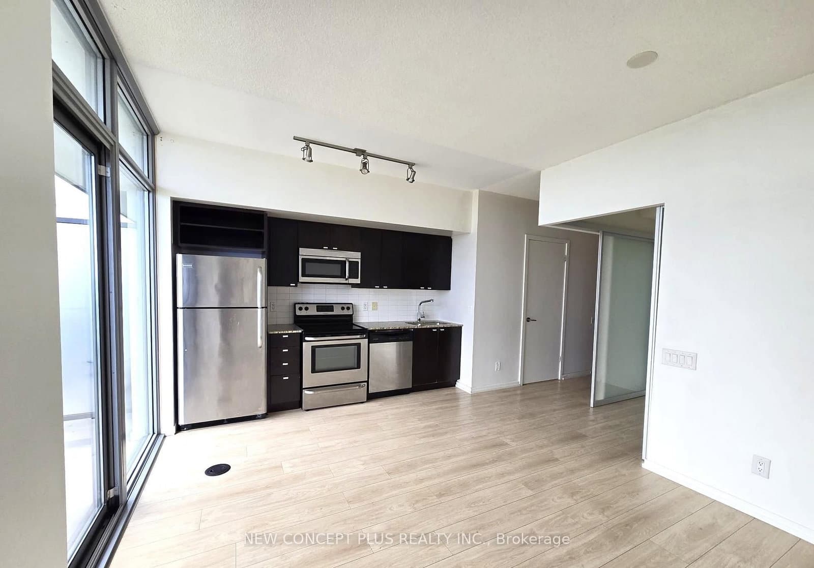 105 The Queensway, Unit 2205 thumbnail 7