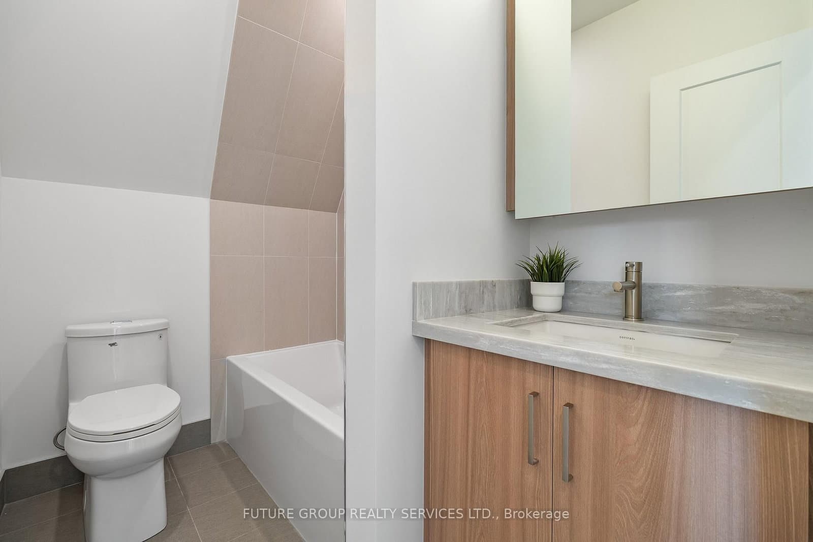 34 Poplar Avenue, Unit Unit 3 thumbnail 35