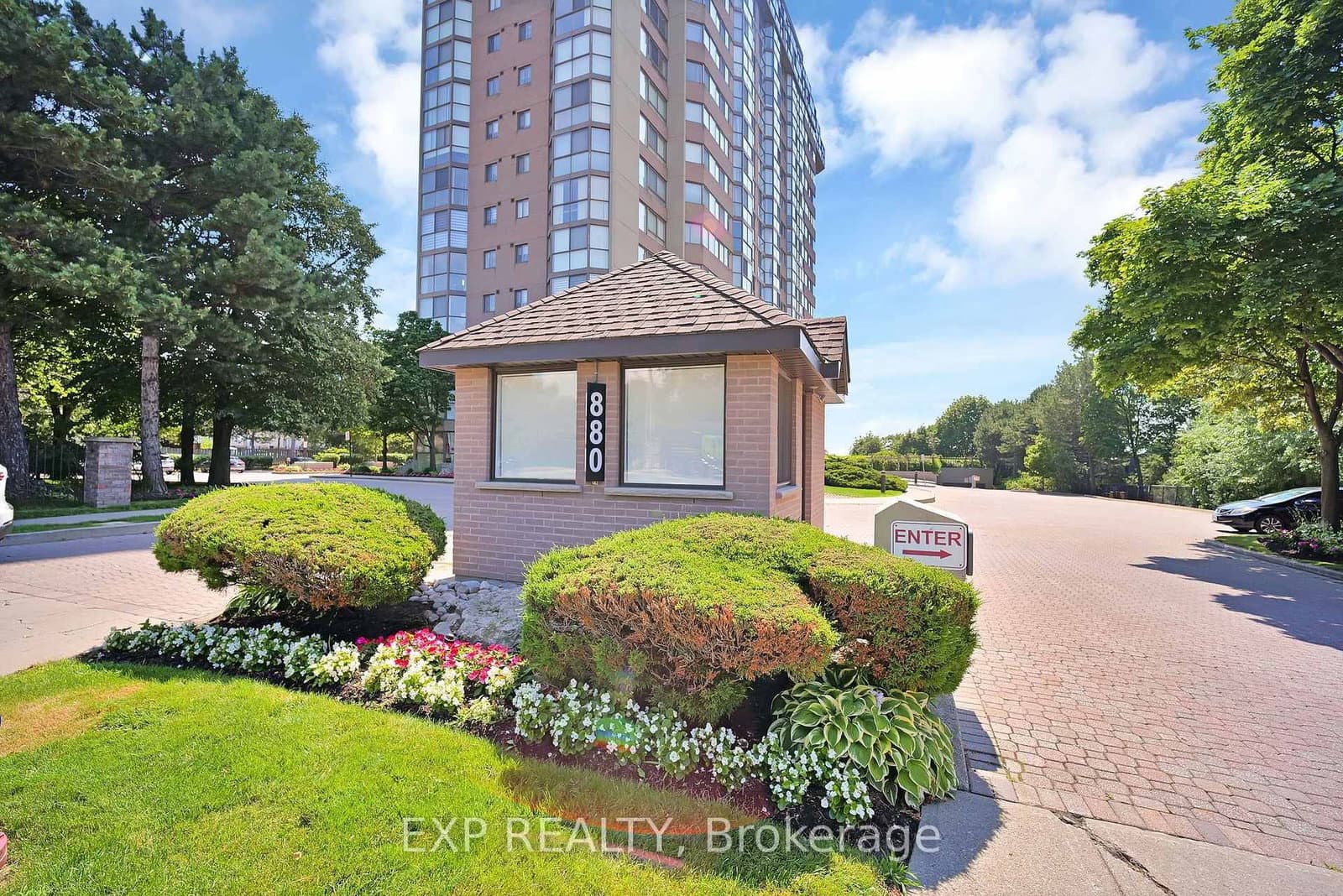 880 Dundas Street W, Unit 307 thumbnail 2