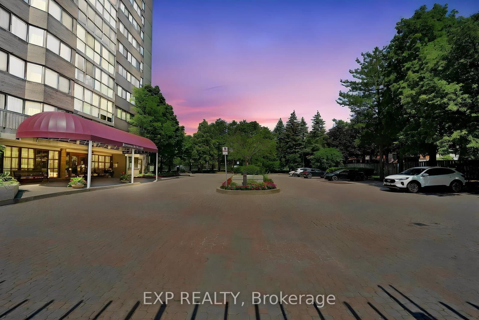 880 Dundas Street W, Unit 307 thumbnail 3
