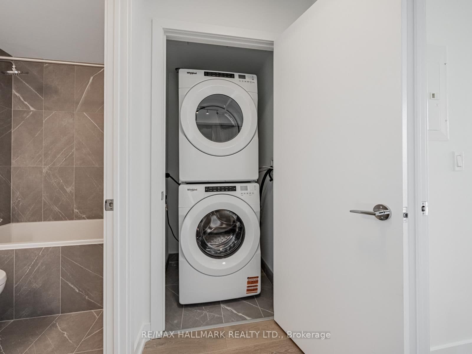 1037 The Queensway, Unit 720 thumbnail 23