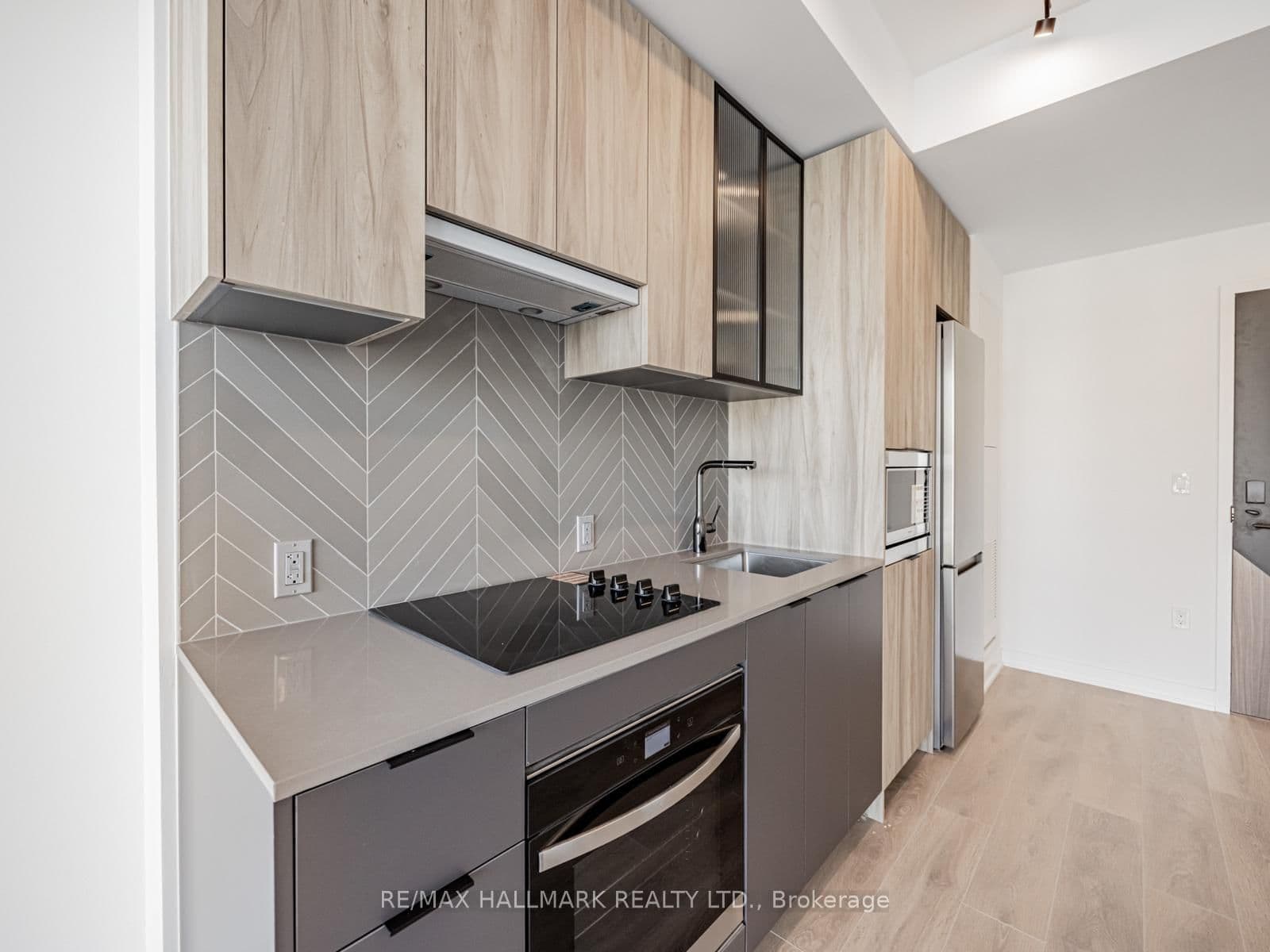 1037 The Queensway, Unit 720 thumbnail 6