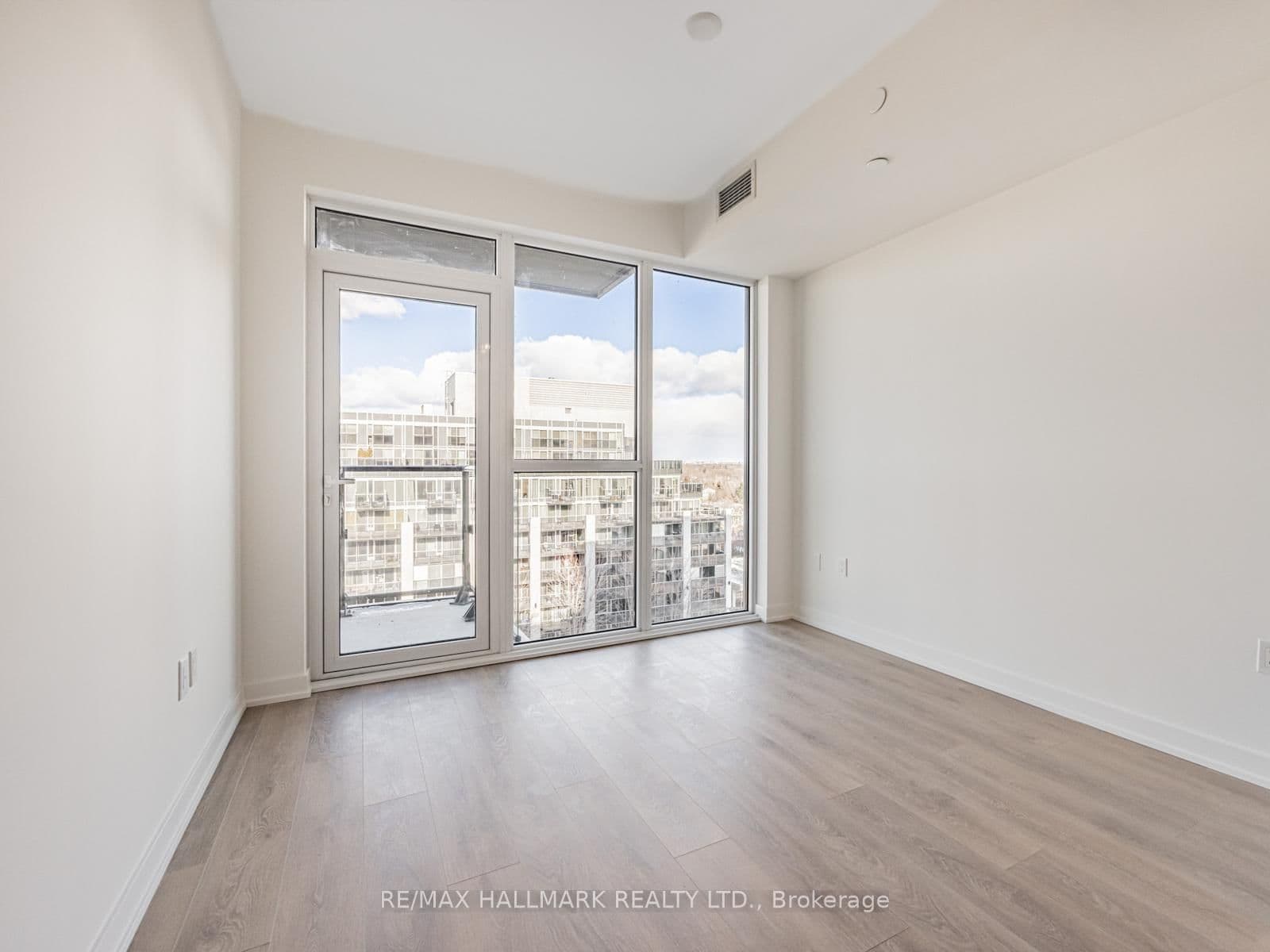 1037 The Queensway, Unit 720 thumbnail 8