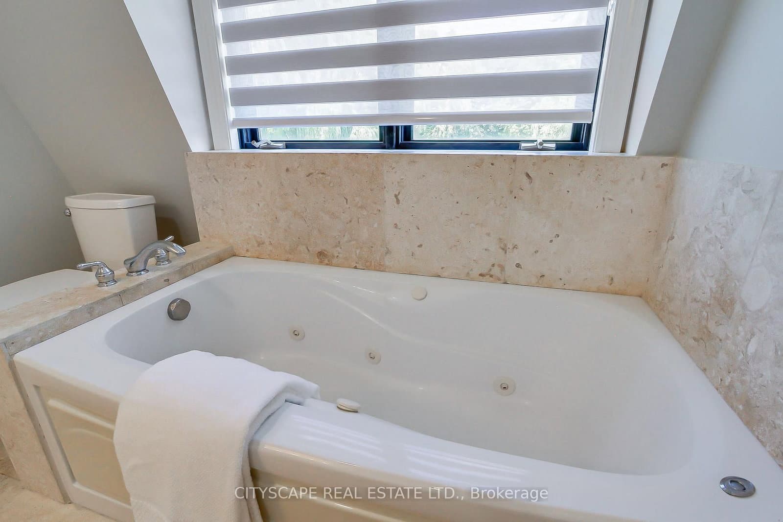 1543 Indian Grove thumbnail 26