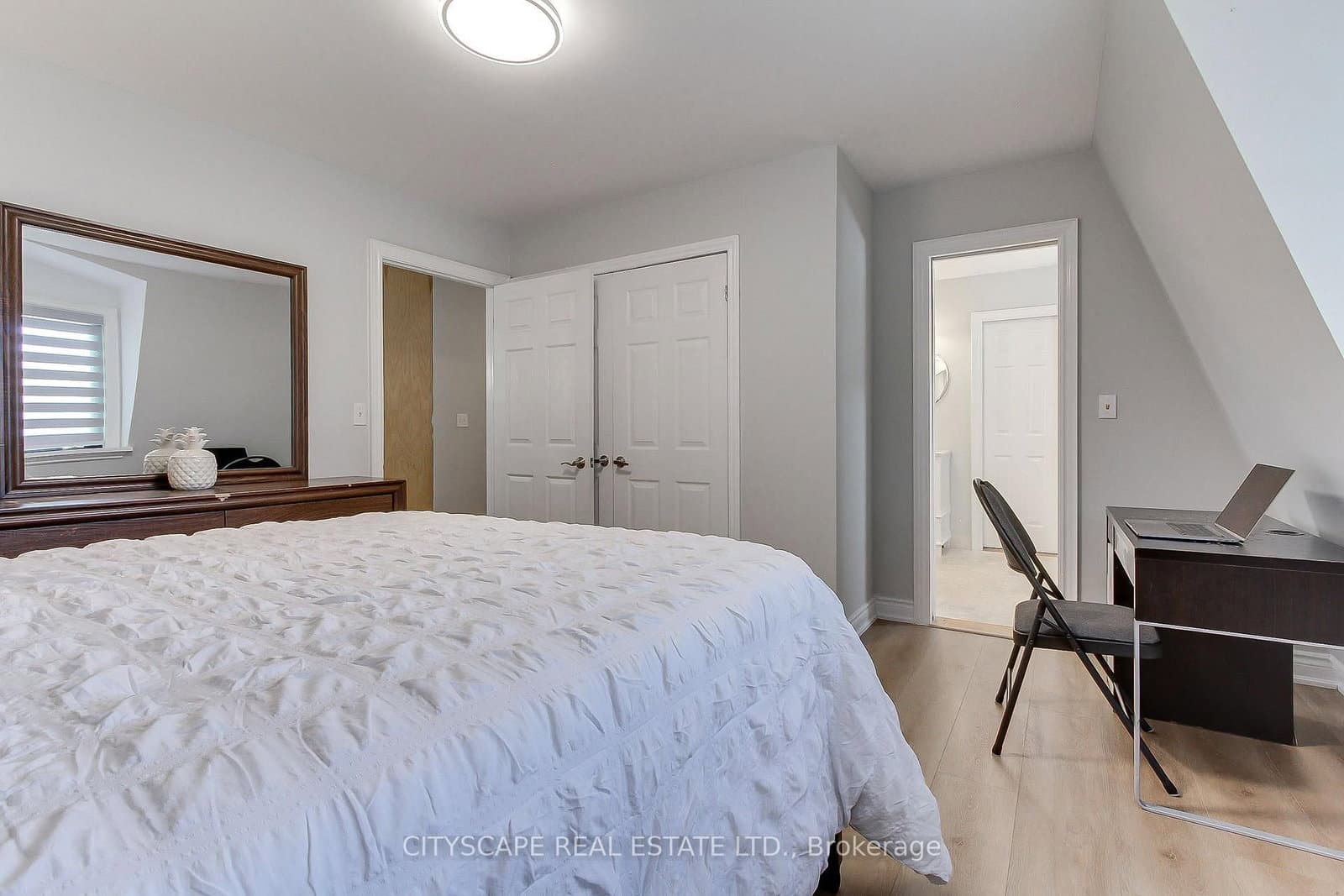 1543 Indian Grove thumbnail 29