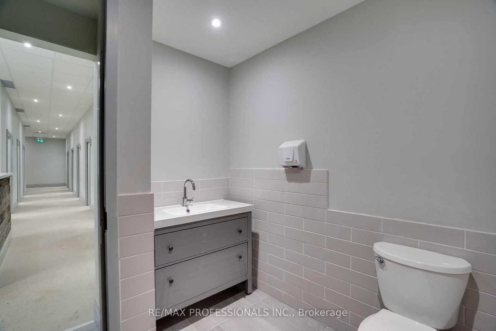 523 The Queensway Way, Unit 107 thumbnail 11