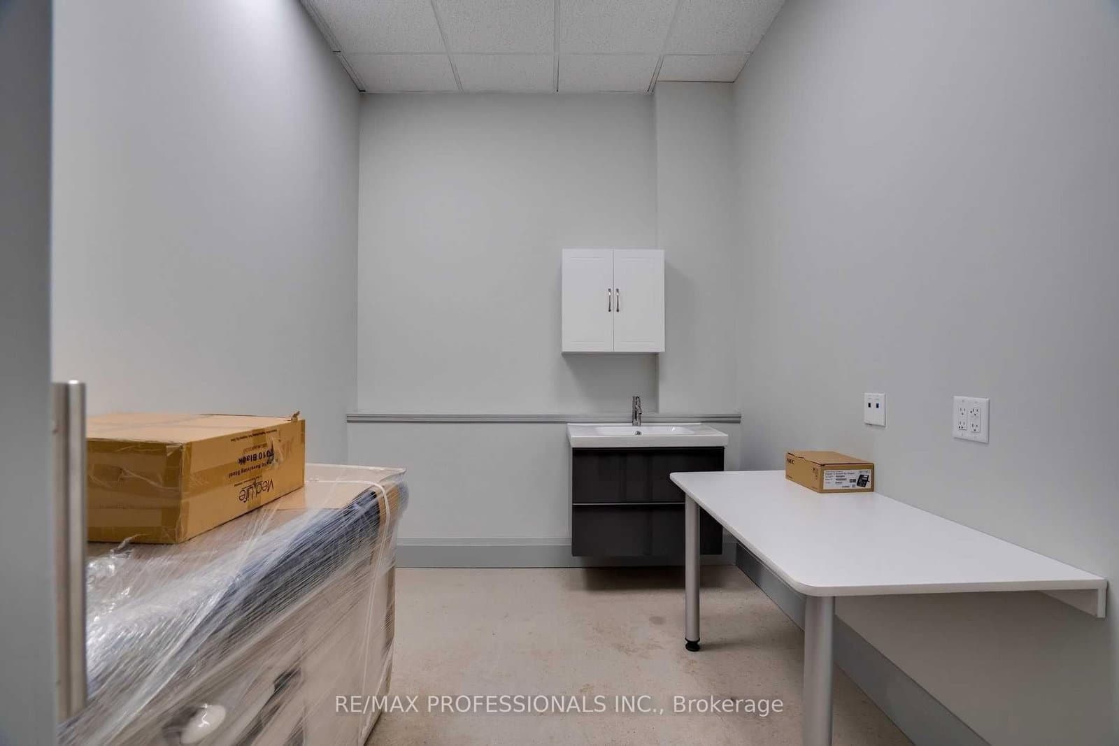 523 The Queensway Way, Unit 107 thumbnail 15