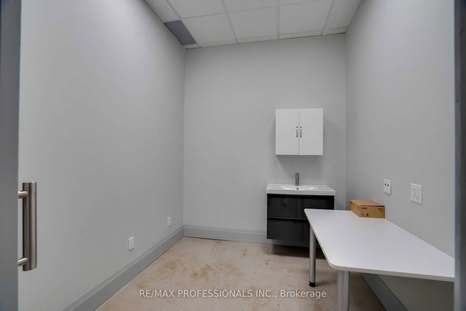523 The Queensway Way, Unit 107 thumbnail 18